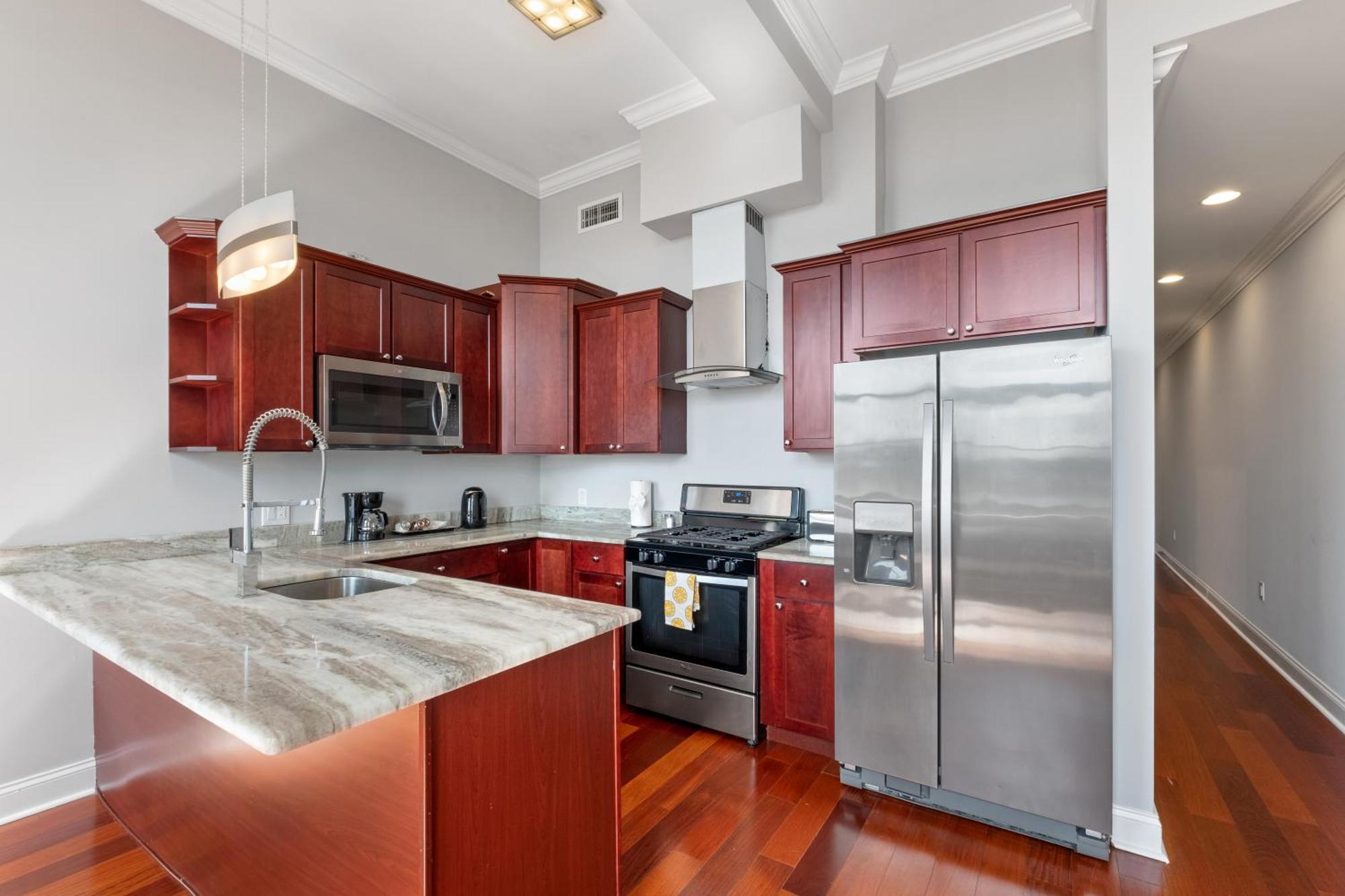 Sleek 1br W Rooftop Amenities Philadelphia