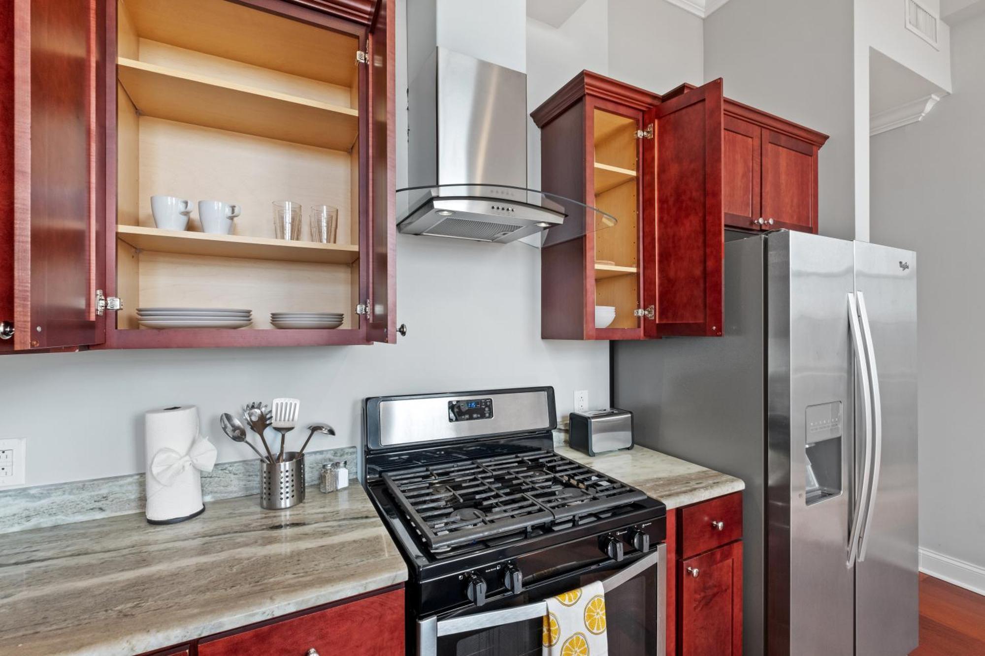 Sleek 1br W Rooftop Amenities Philadelphia