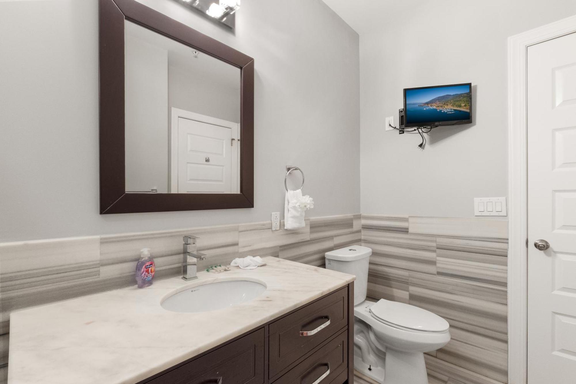 Sleek 1br W Rooftop Amenities Apartment *
