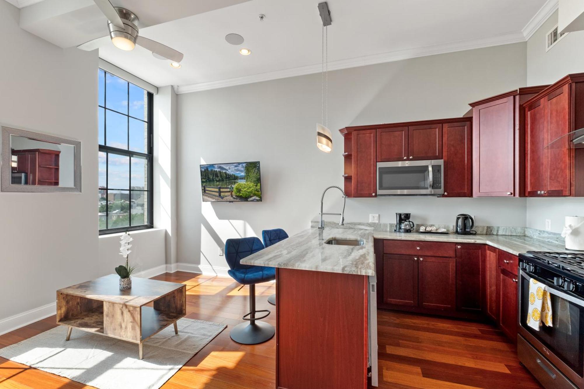Sleek 1br W Rooftop Amenities Apartment *